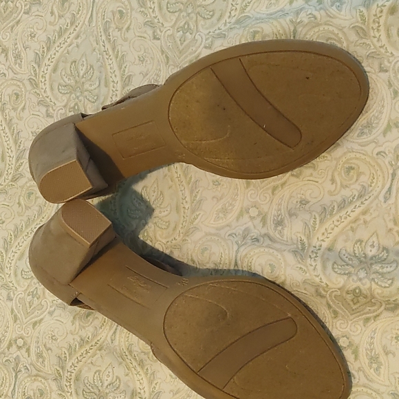 Heels - Picture 3 of 4